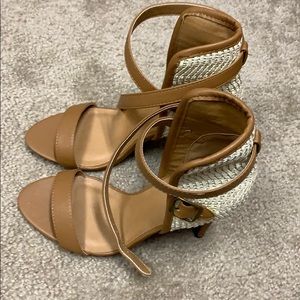 Venus shoes size 7, new without tags